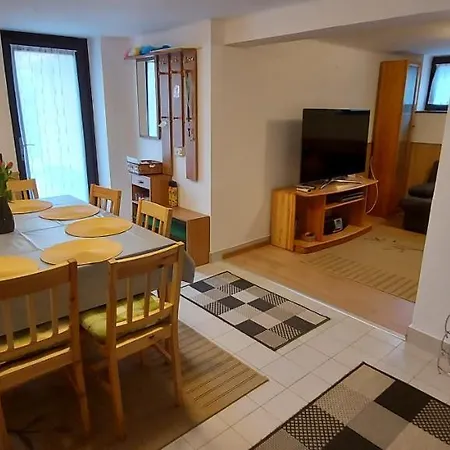Dunkanyar Gyongye Vendeghaz Apartment